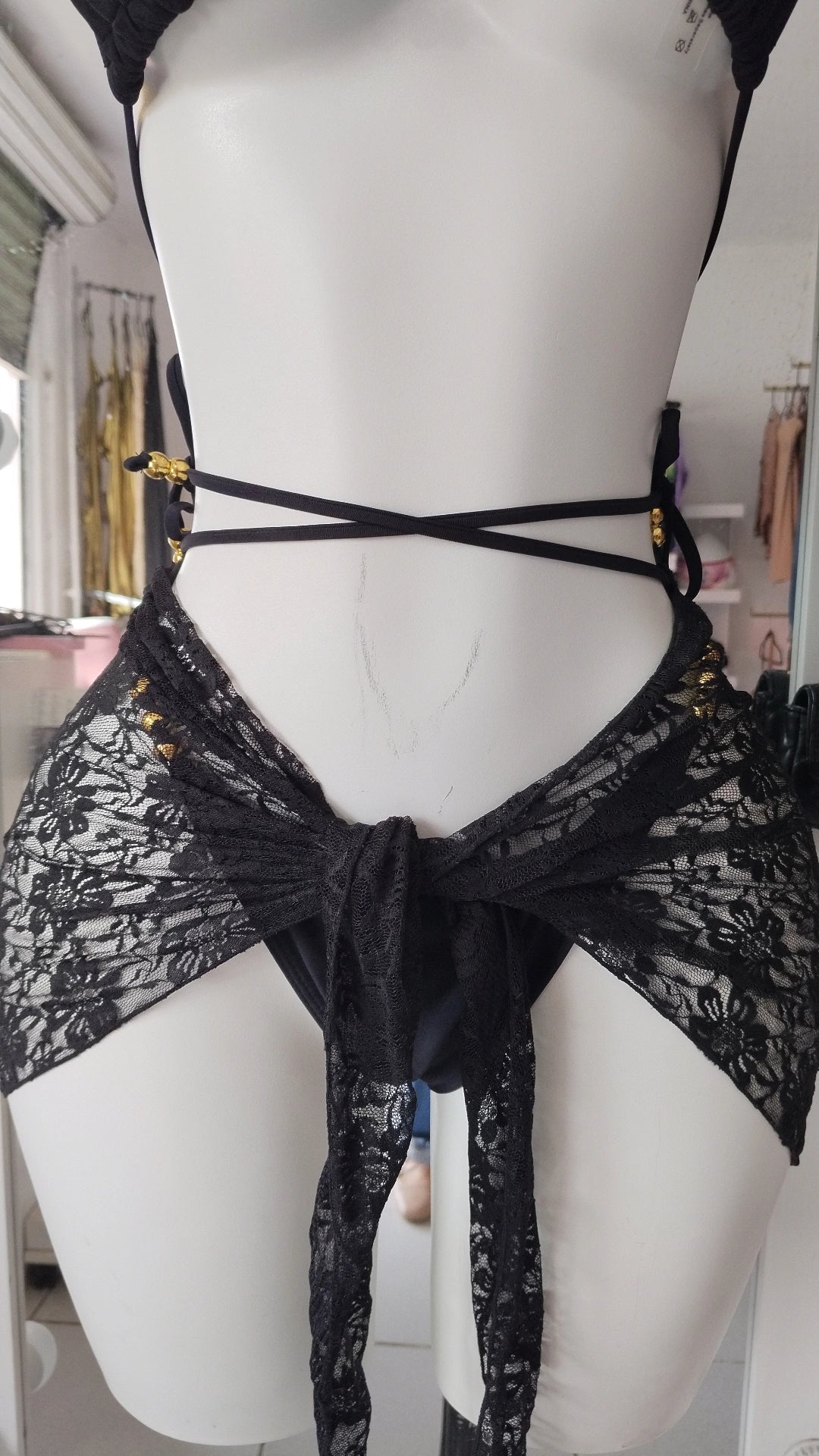 Bikini negro pareo de encaje